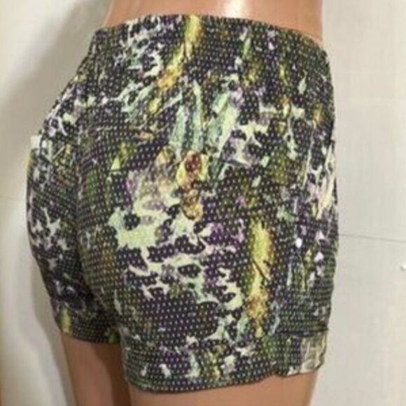 Lululemon Spring Break Away Short in Floral Sport White Multi - Picture 9 of 12